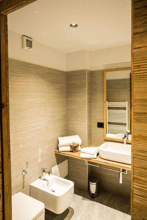 Alpine Rooms Guesthouse Breuil-Cervinia Exteriör bild