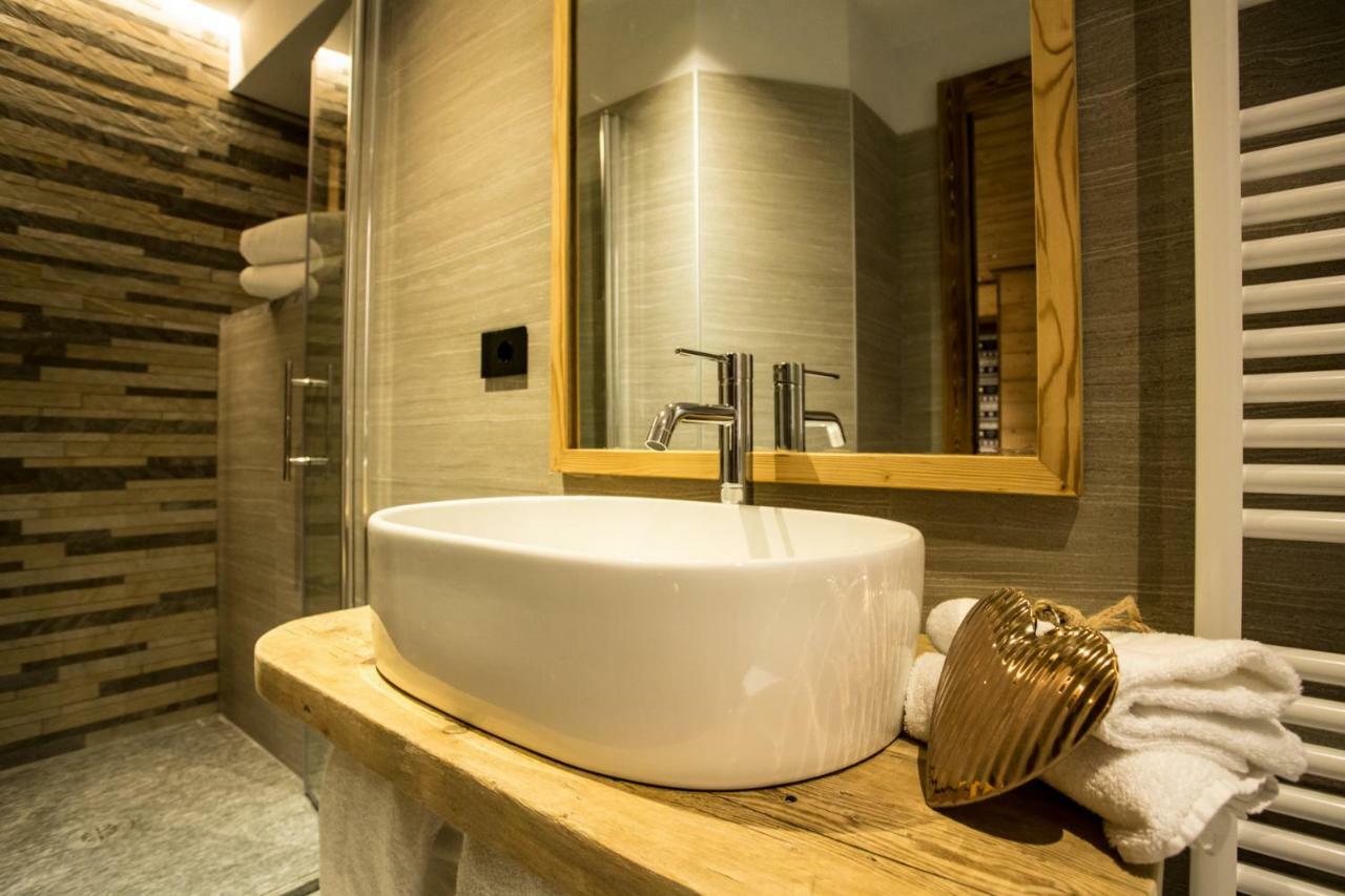 Alpine Rooms Guesthouse Breuil-Cervinia Exteriör bild