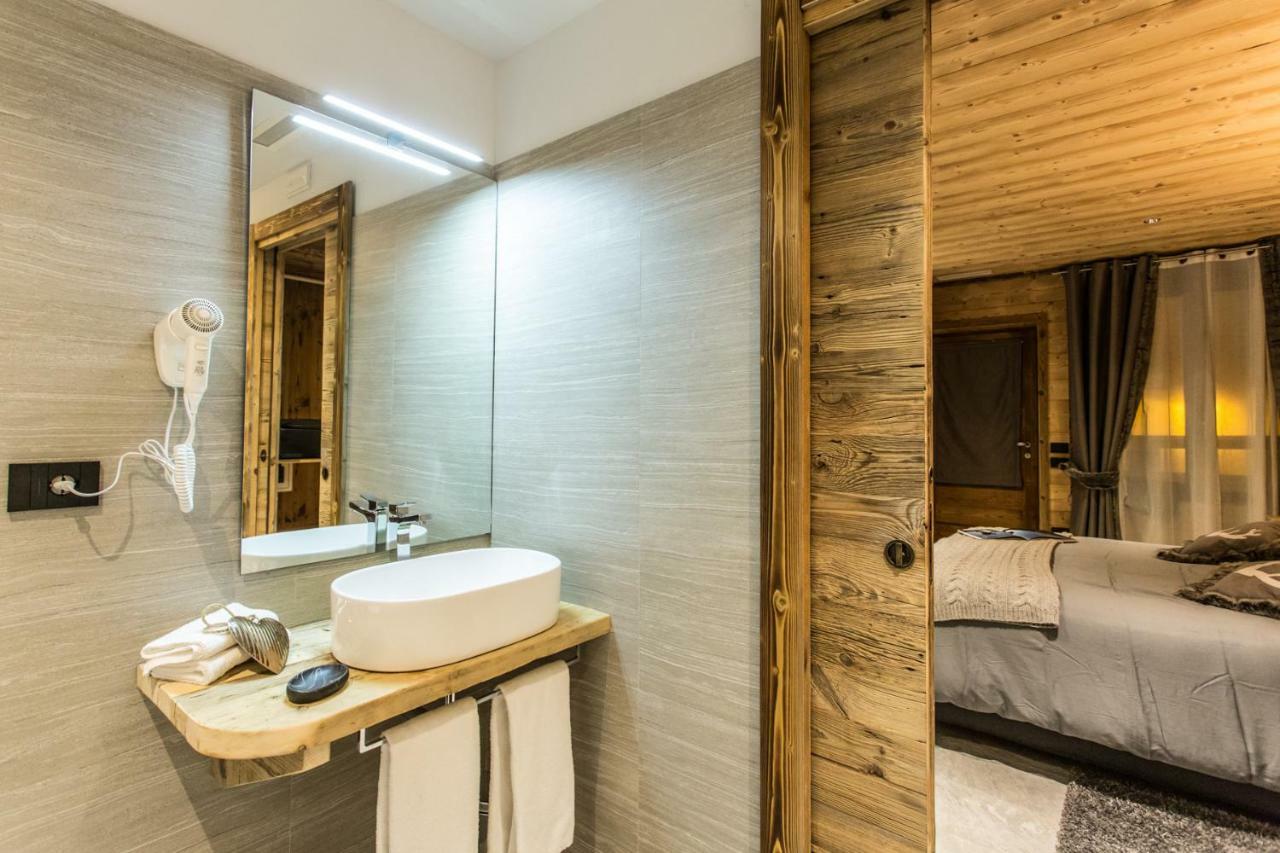 Alpine Rooms Guesthouse Breuil-Cervinia Exteriör bild