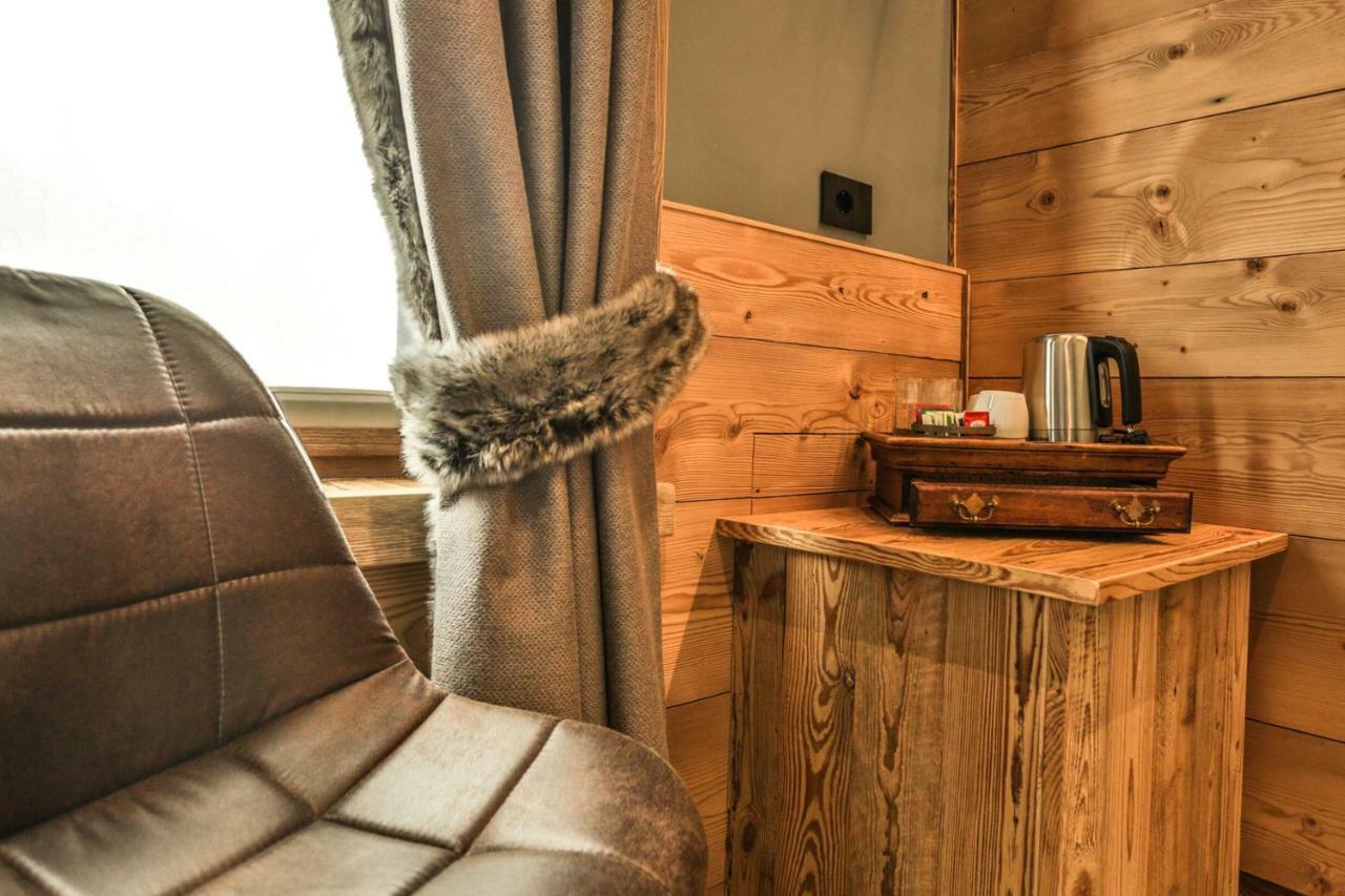 Alpine Rooms Guesthouse Breuil-Cervinia Exteriör bild