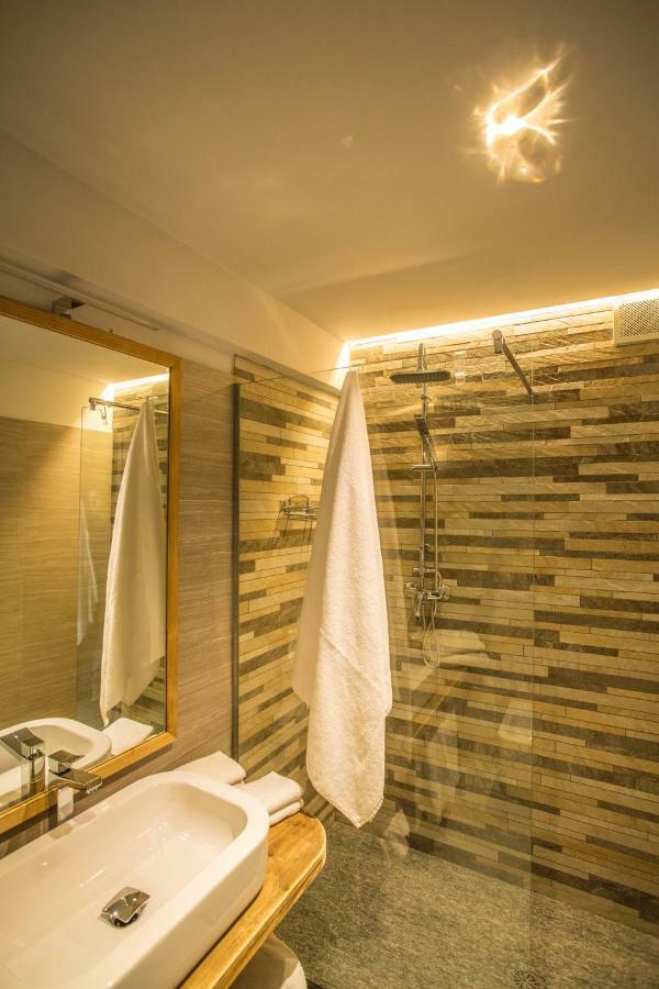 Alpine Rooms Guesthouse Breuil-Cervinia Exteriör bild