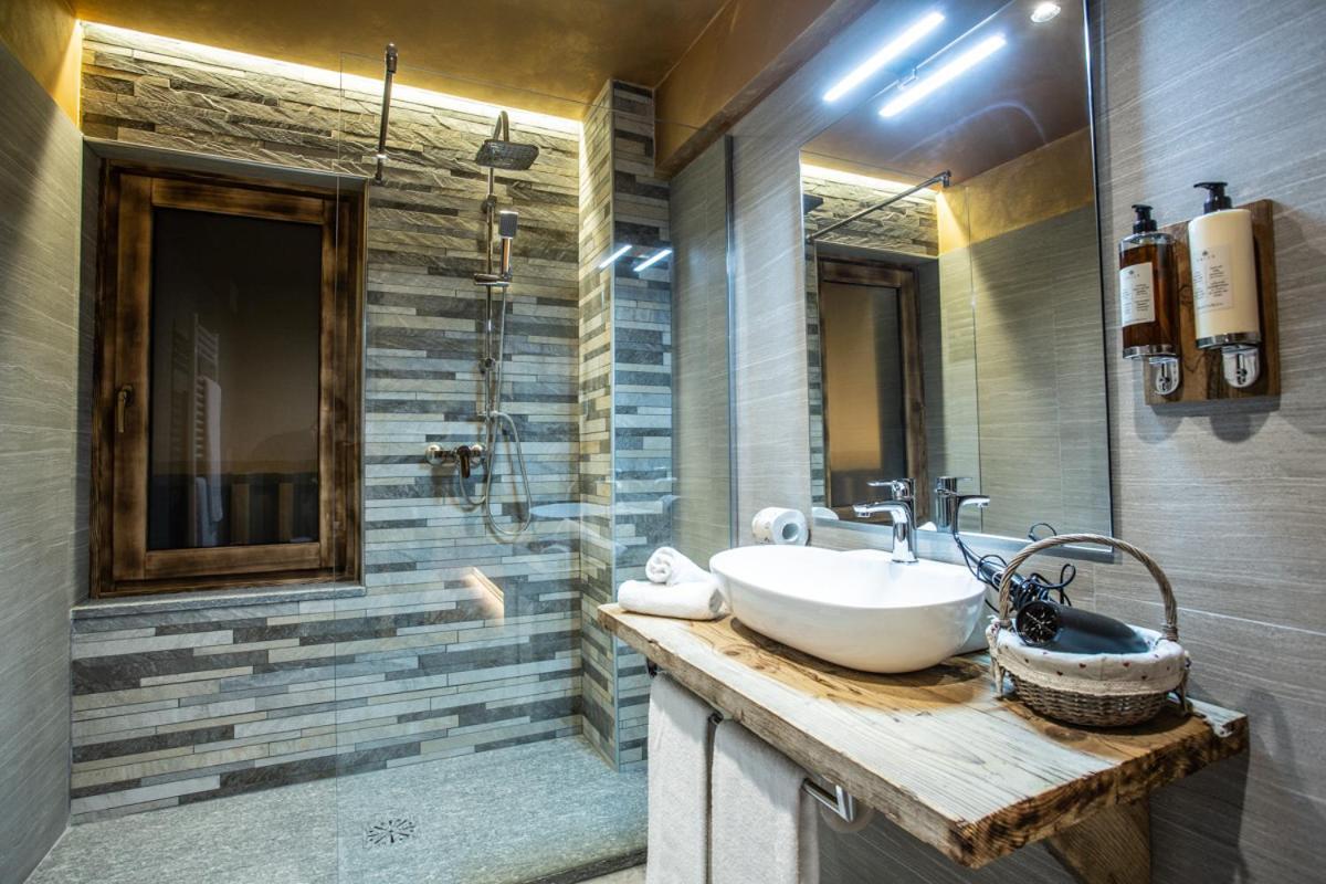 Alpine Rooms Guesthouse Breuil-Cervinia Exteriör bild