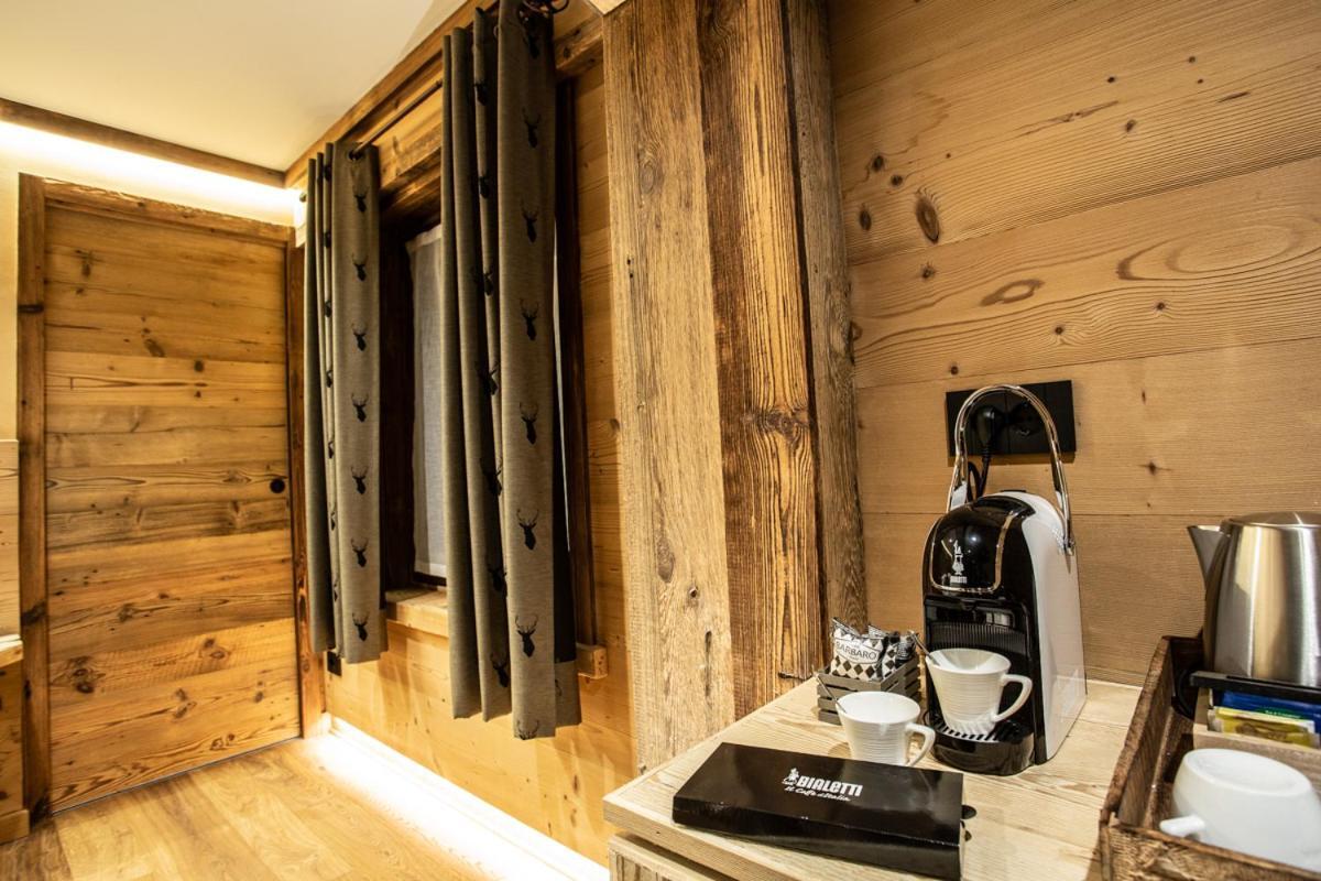 Alpine Rooms Guesthouse Breuil-Cervinia Exteriör bild