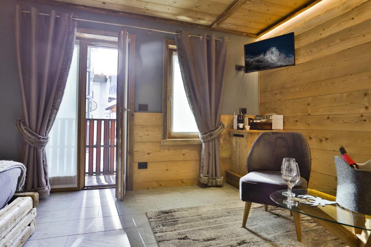 Alpine Rooms Guesthouse Breuil-Cervinia Exteriör bild